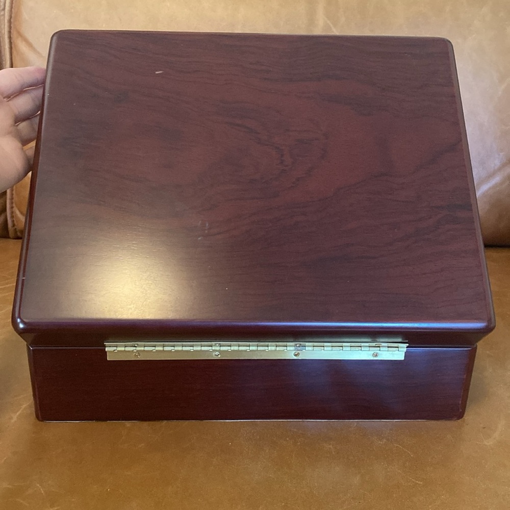 Cigar Humidor - Picture 13 of 16